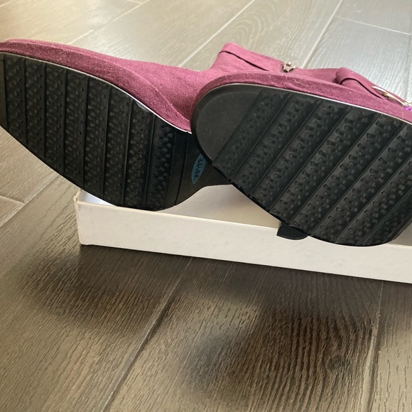 Brand elegant new boots- Nice Burgundy color - Picture 2 of 4